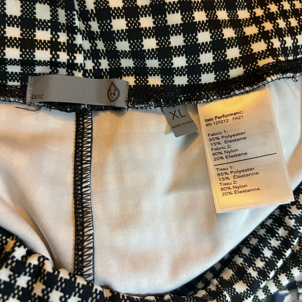 Tasc from Wantable Sports Bra and 7/8 Leggings Set, Checkered, pockets, XL - Picture 9 of 9